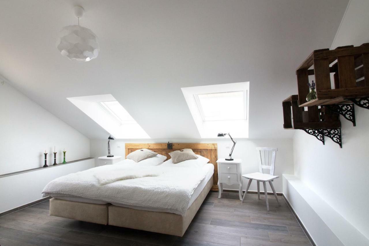 Zur Alten Rebe Ferienhaus Und Weingut คอนซ์ ภายนอก รูปภาพ